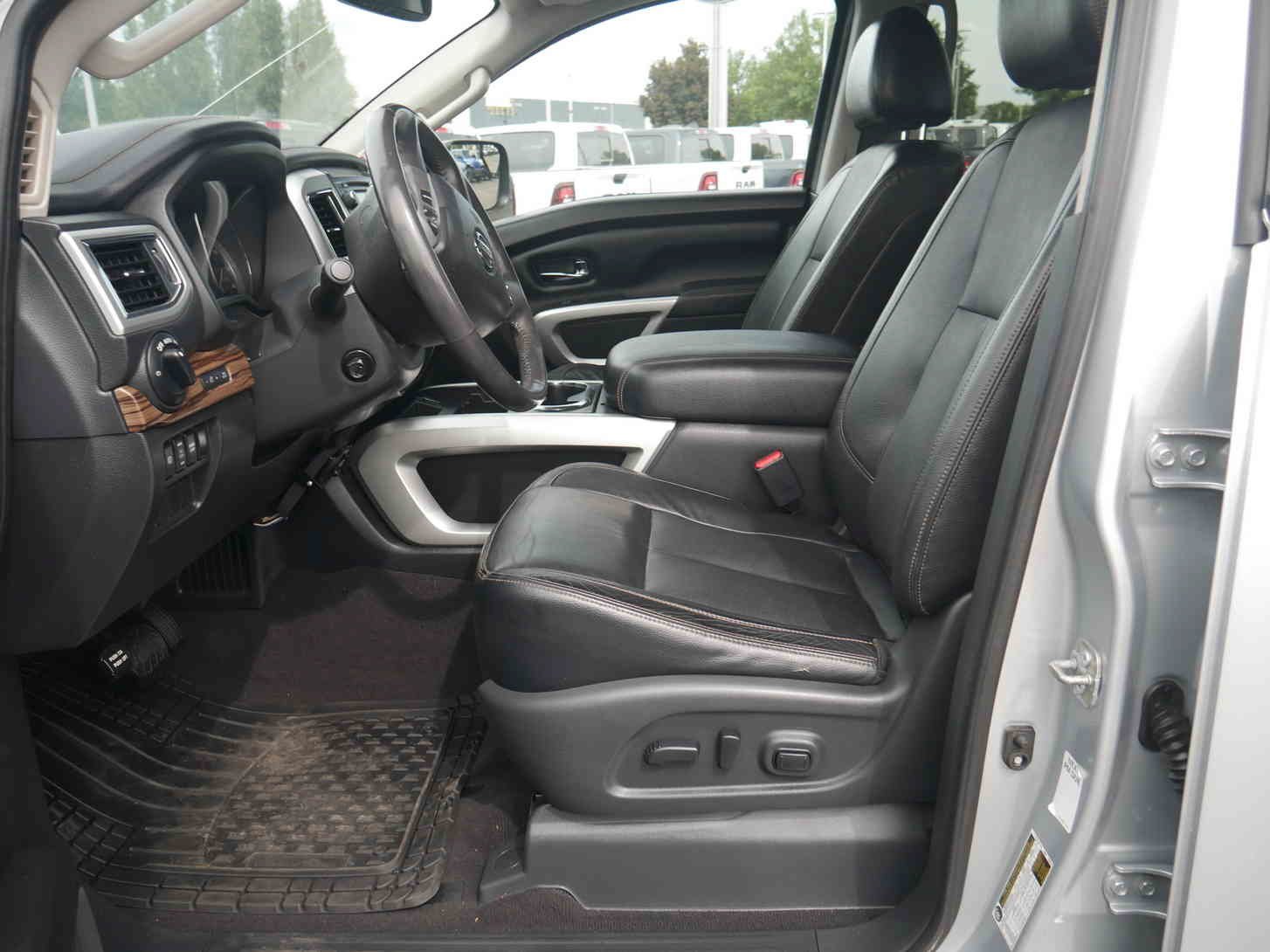 Used 2017 Silver Nissan SL image 30