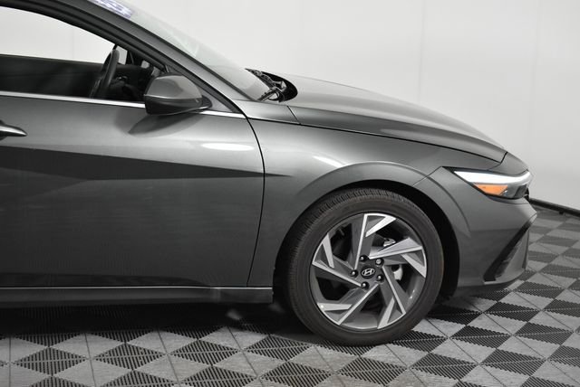 2025 Hyundai Elantra SEL - Photo 11