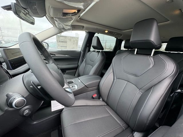 New 2026 RADIANT WHITE INFINITI Luxe FWD image 13