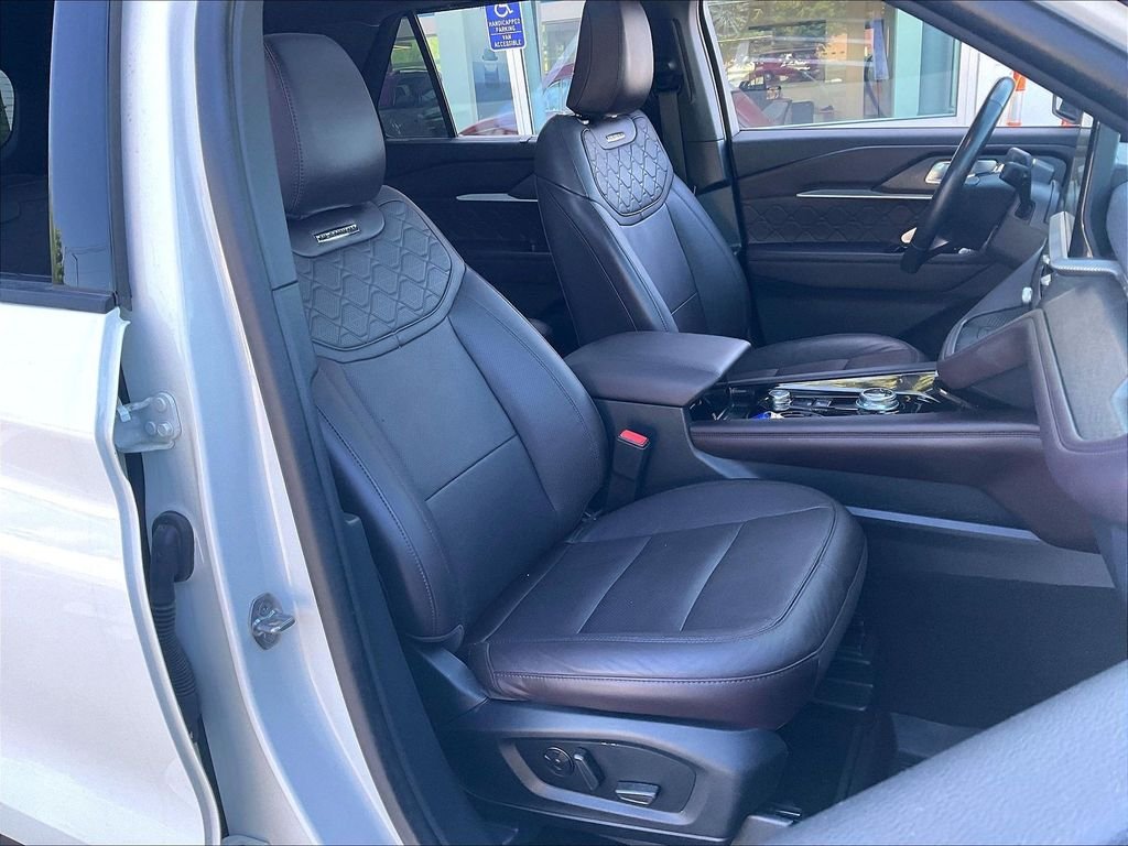 Used 2025 White Ford Platinum image 11