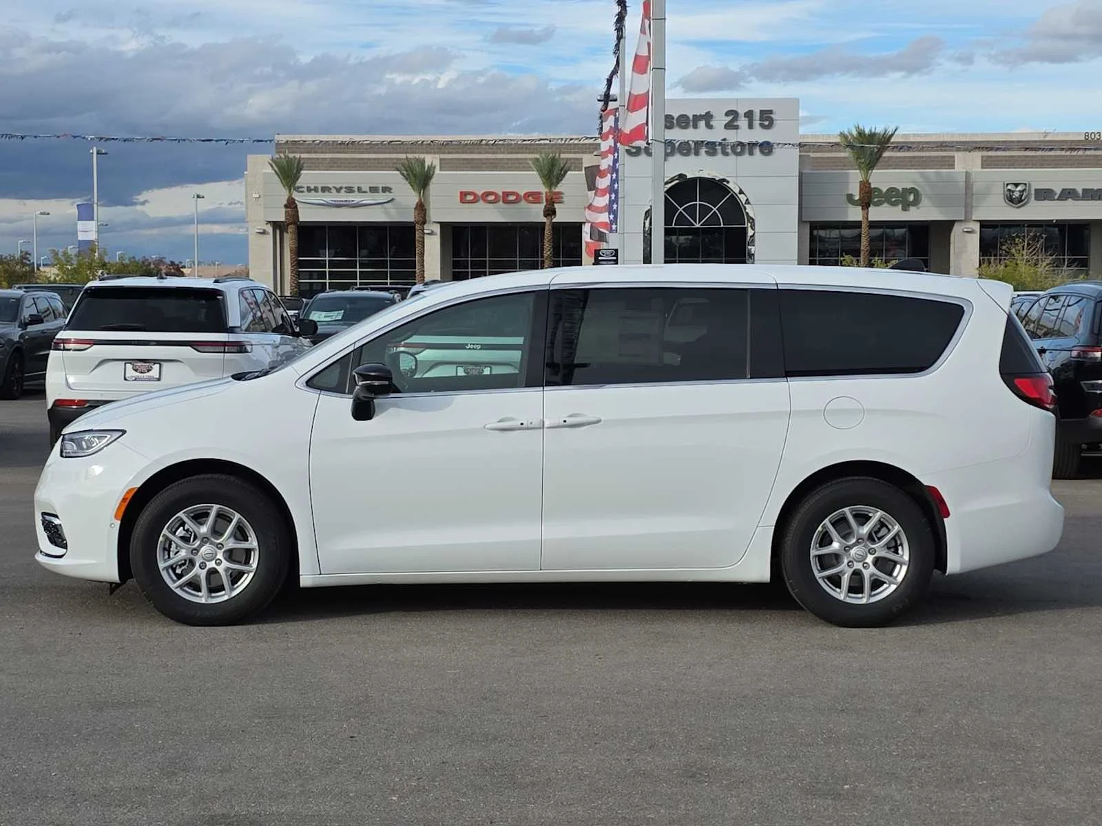 New 2026 Bright White Clear-Coat Exterior Paint Chrysler Select image 8