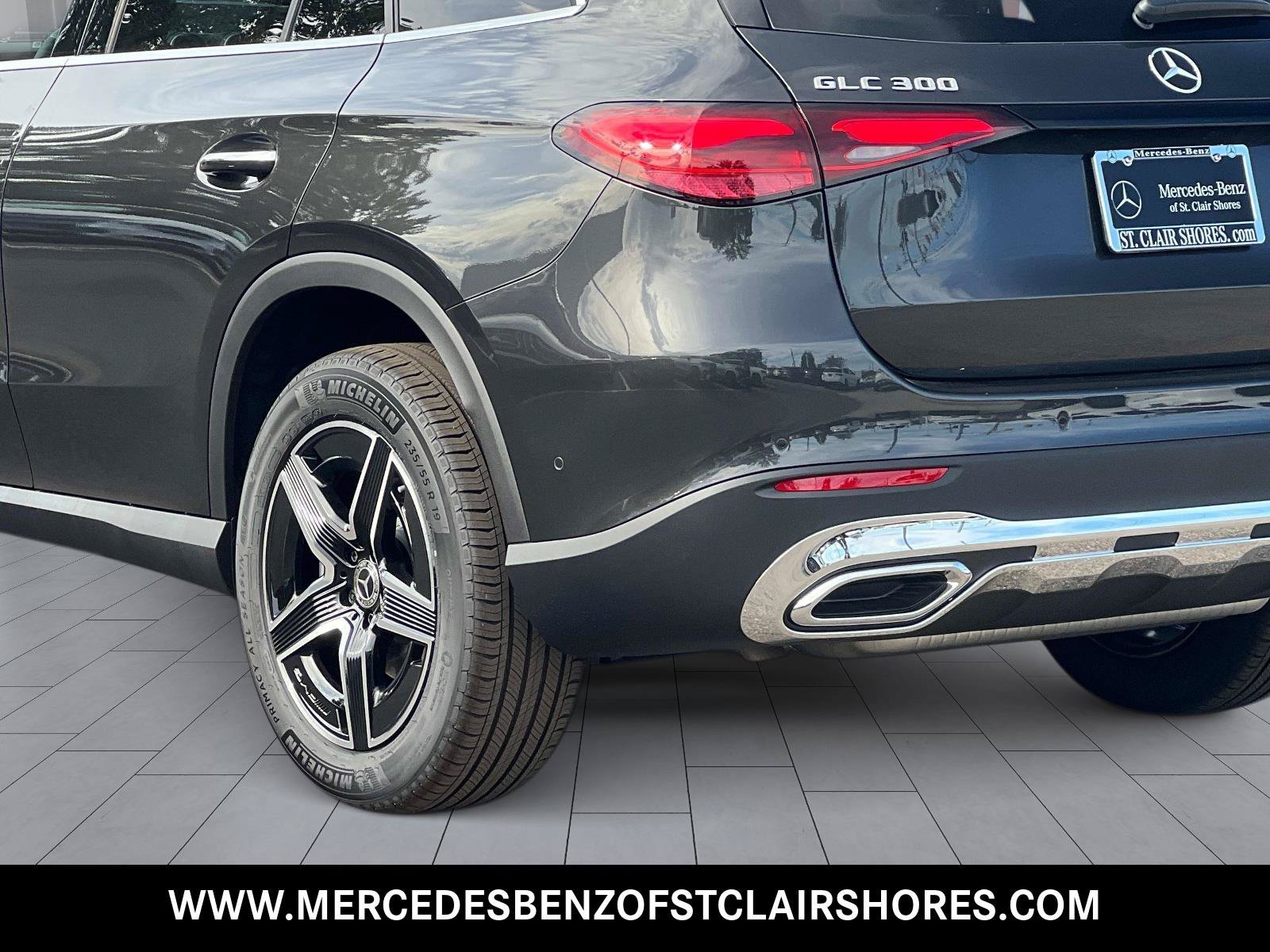 New 2027 Graphite Grey Metallic Mercedes-Benz GLC 300 image 4