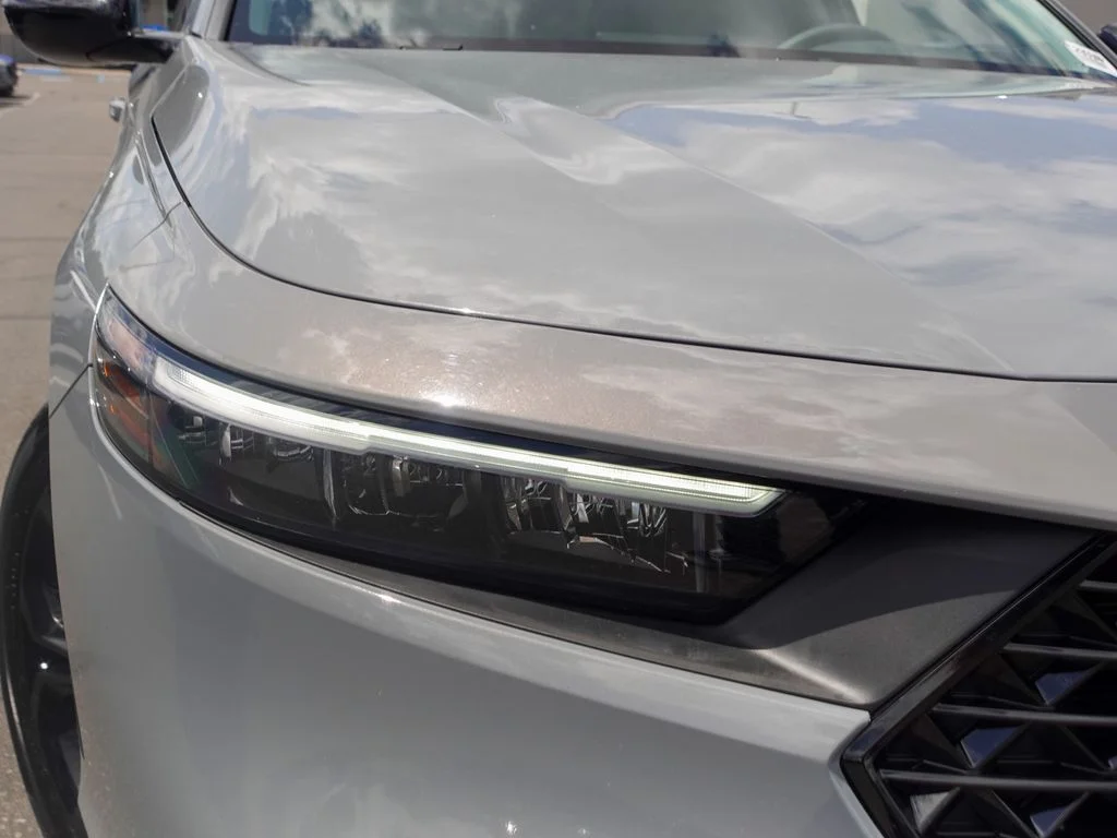 Used 2025 Urban Gray Pearl Honda SE image 3