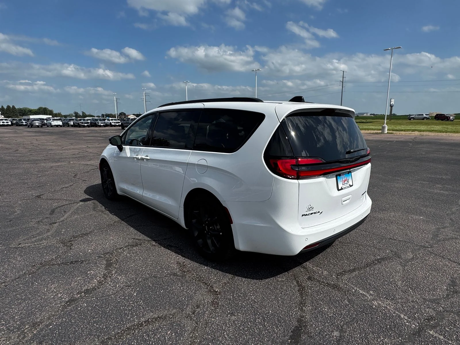 Used 2025 Bright White Clearcoat Chrysler Limited image 7