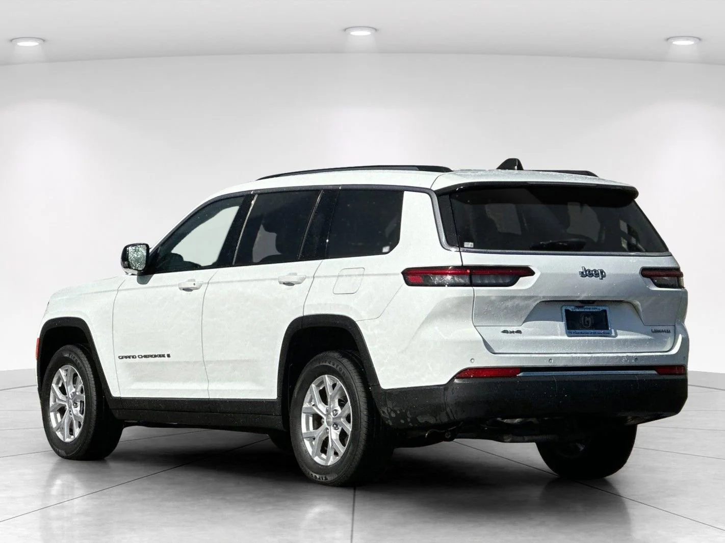 Used 2023 White Jeep Limited image 4