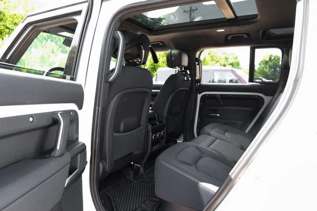 2025 Land Rover Defender V8 - Photo 50