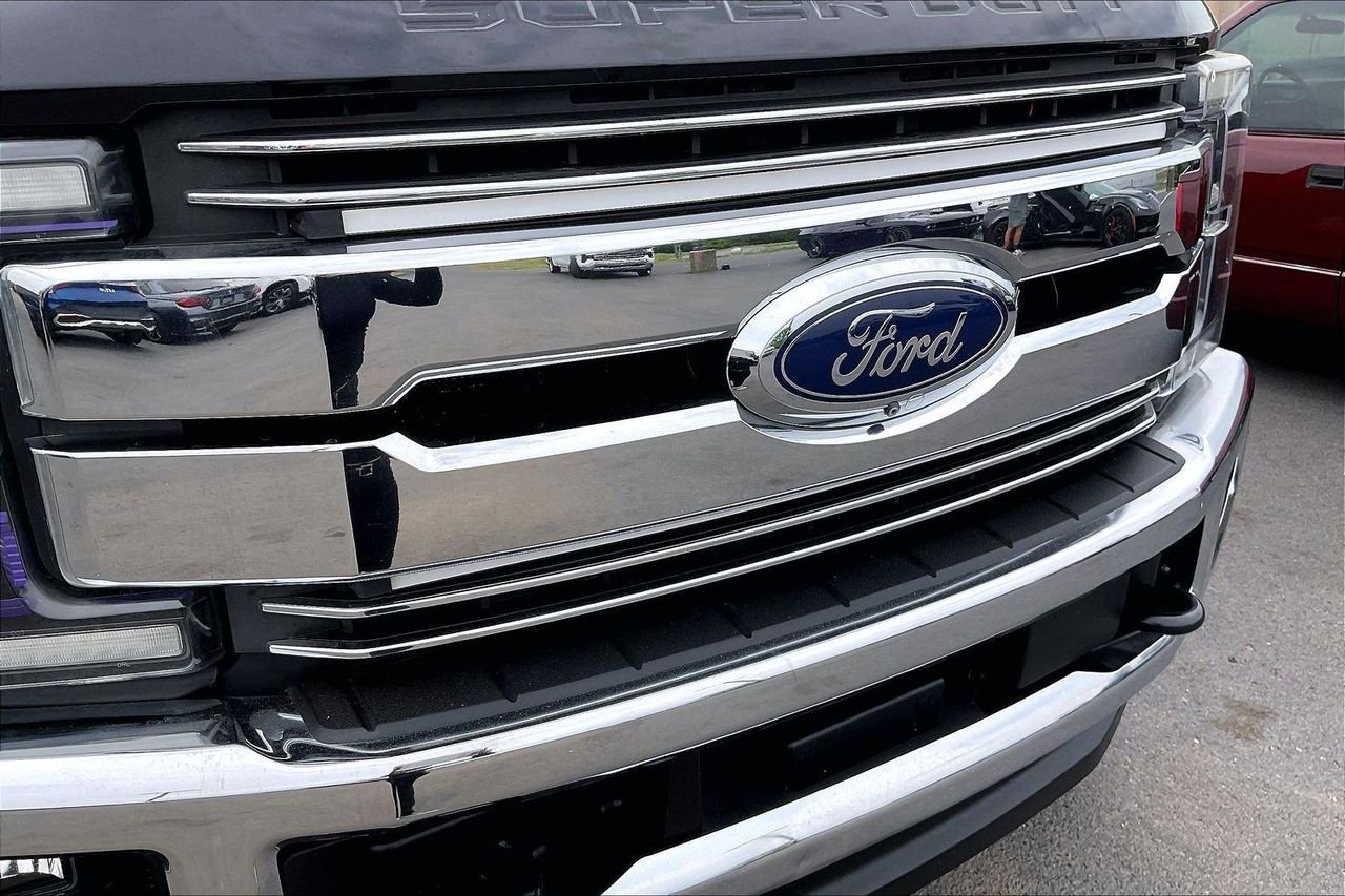 Used 2017 SHADOW BLACK Ford LARIAT image 28