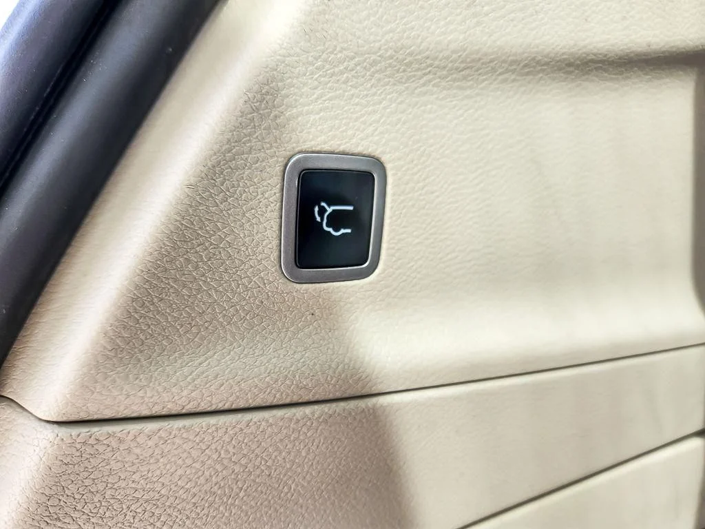 Used 2023 Silver Chrysler LX image 20