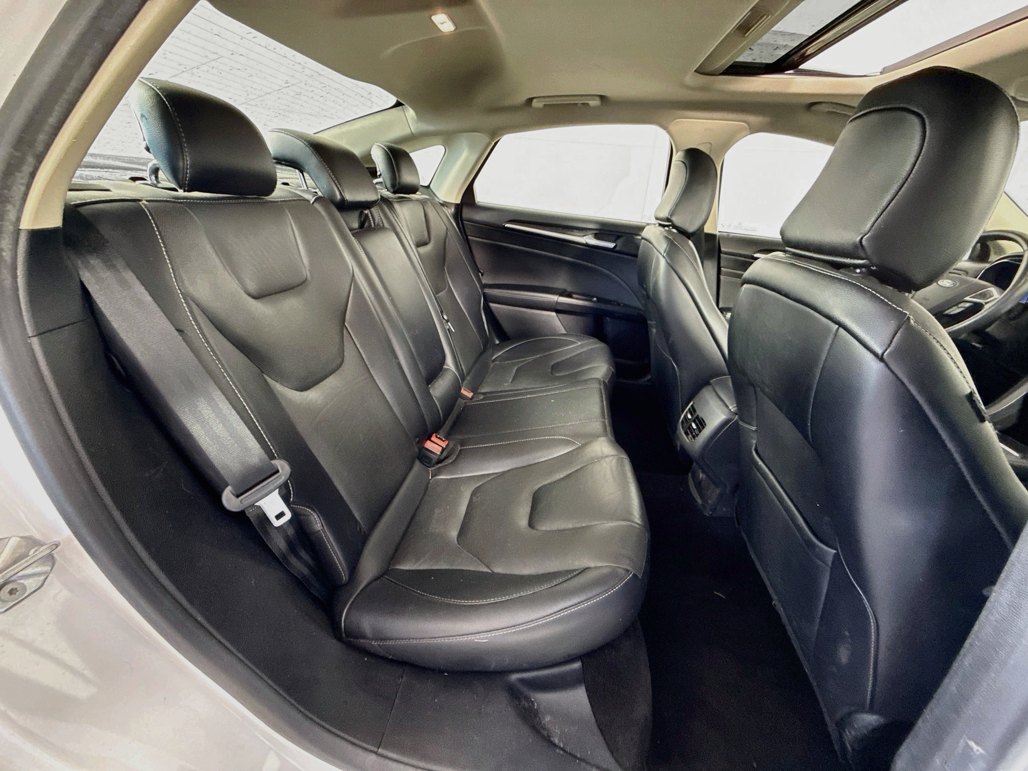 Used 2020 Oxford White Ford Titanium image 28