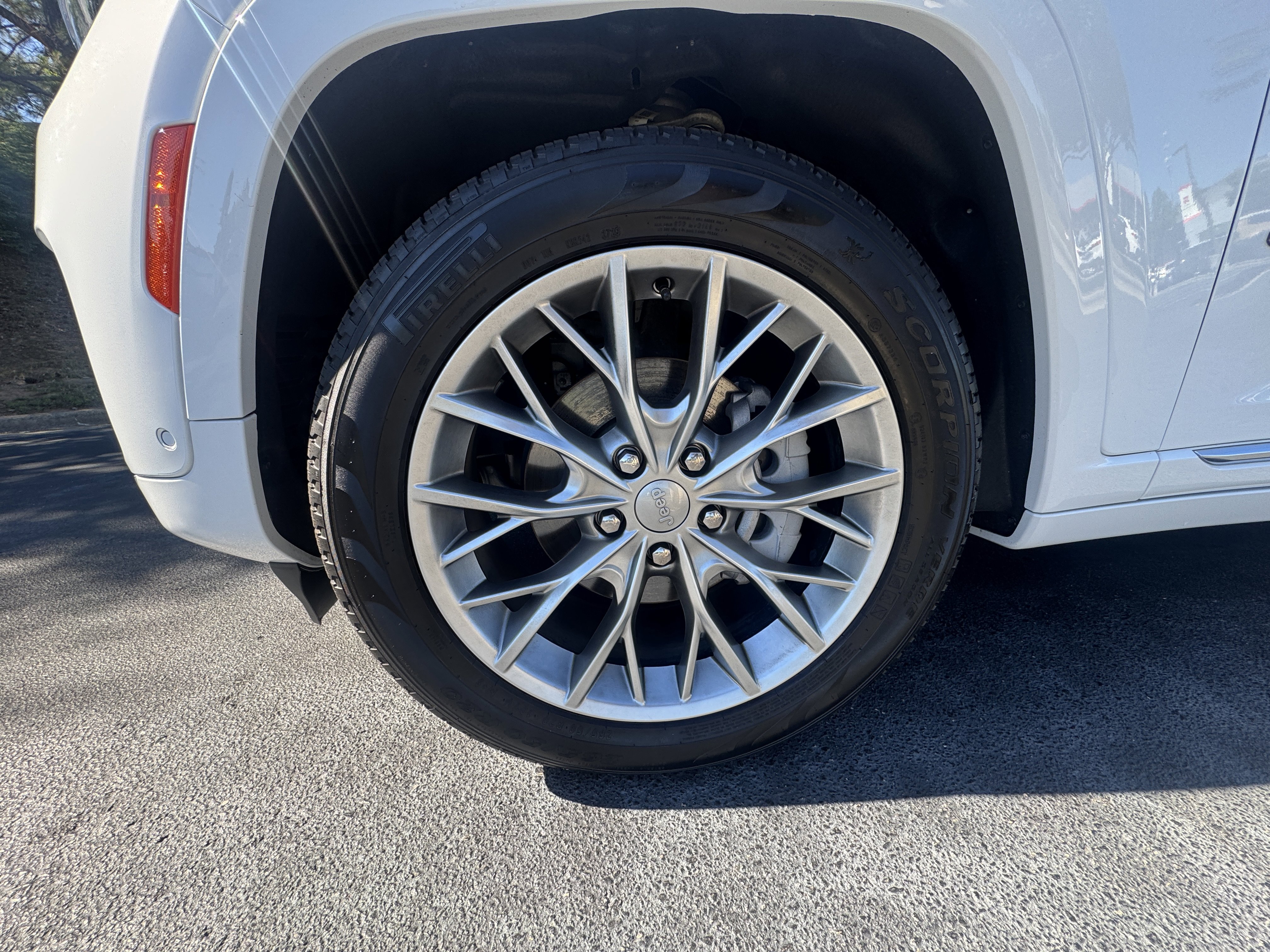 Used 2025 Bright White Clearcoat Jeep Summit image 8