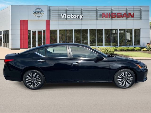 Certified Used 2024 Black Nissan 2.5 SV image 2