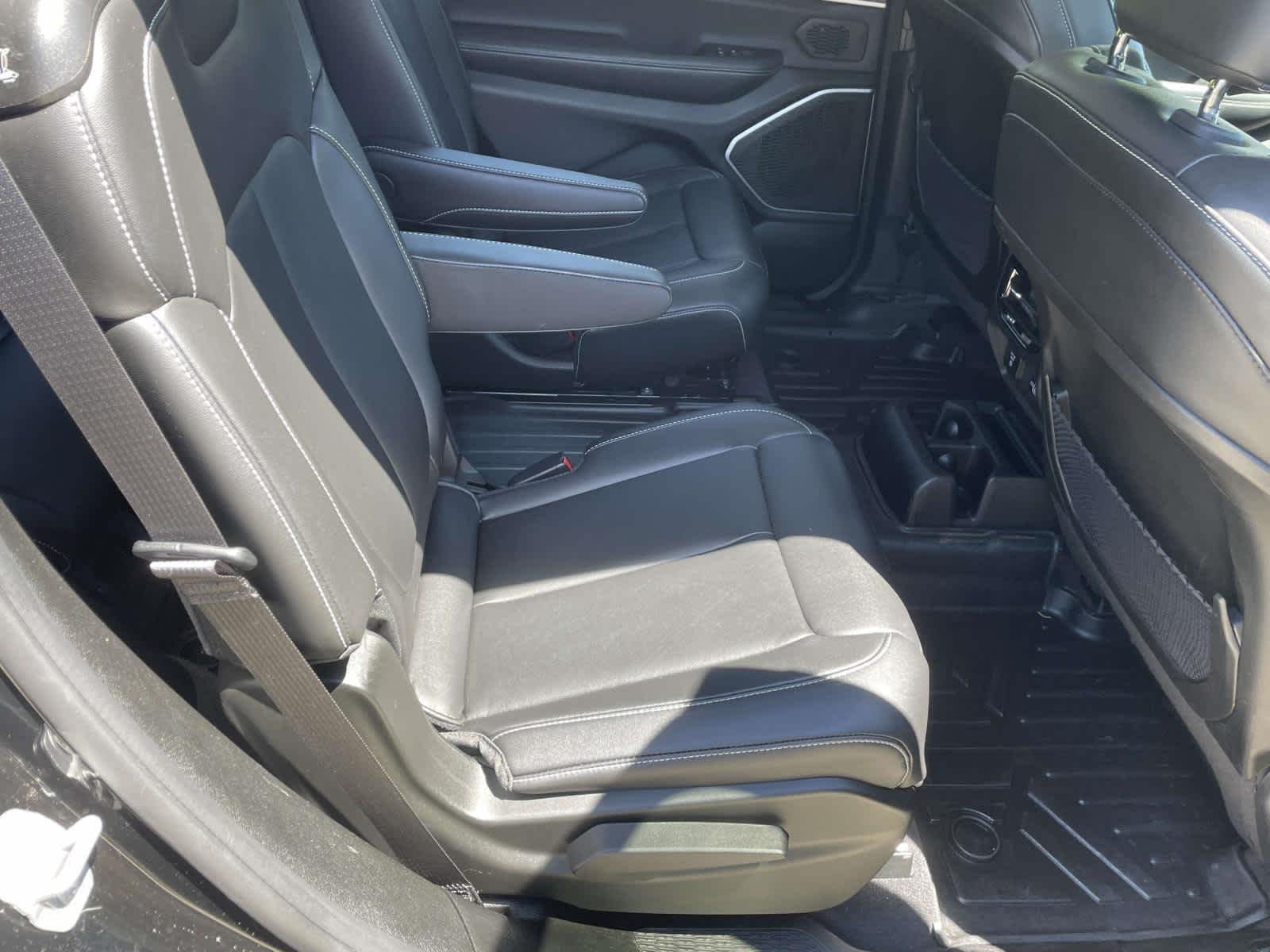Used 2022 Diamond Black Crystal Pearlcoat Jeep Limited image 20