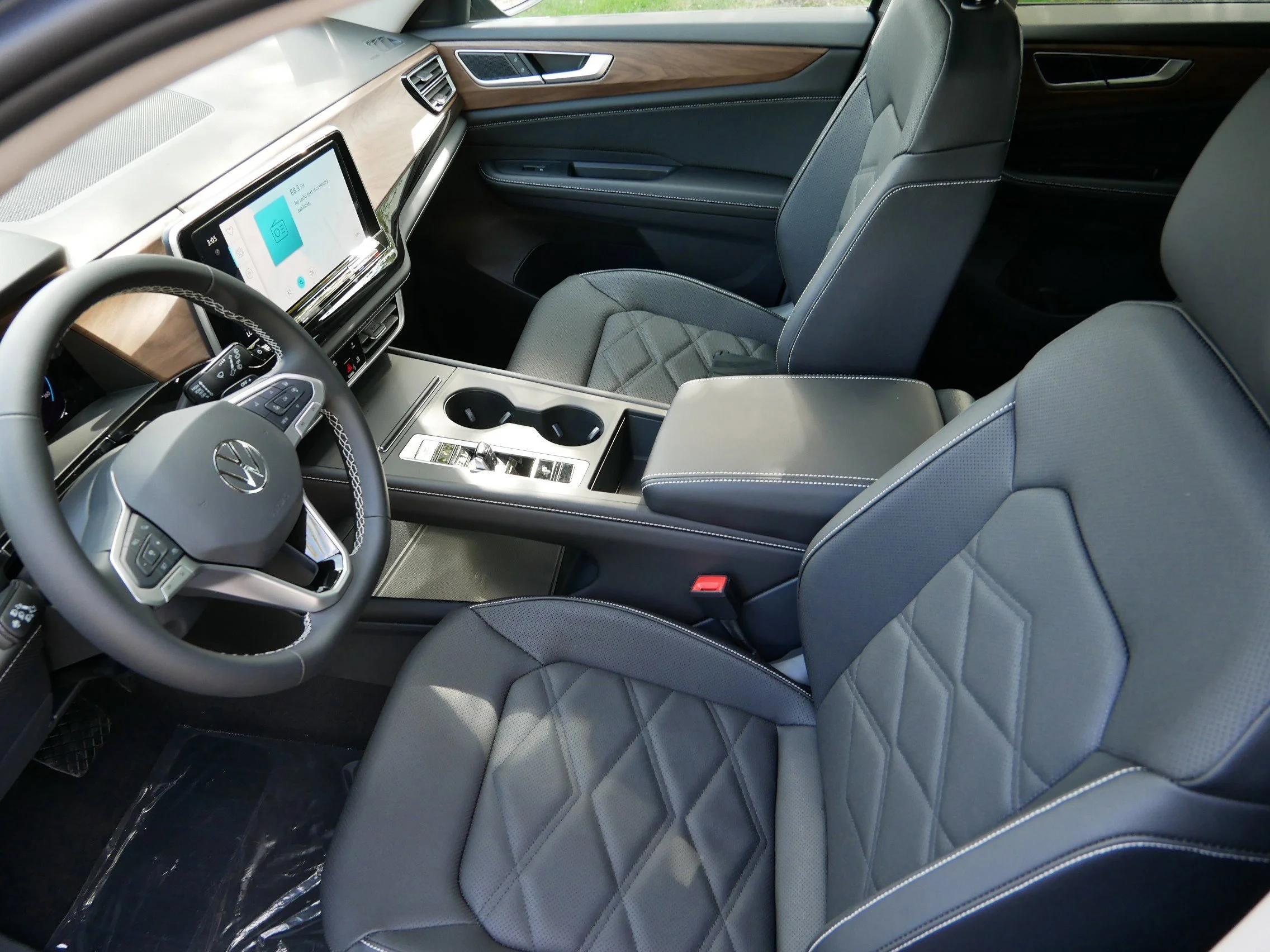 New 2026 Deep Black Pearl Volkswagen 2.0T SE image 7