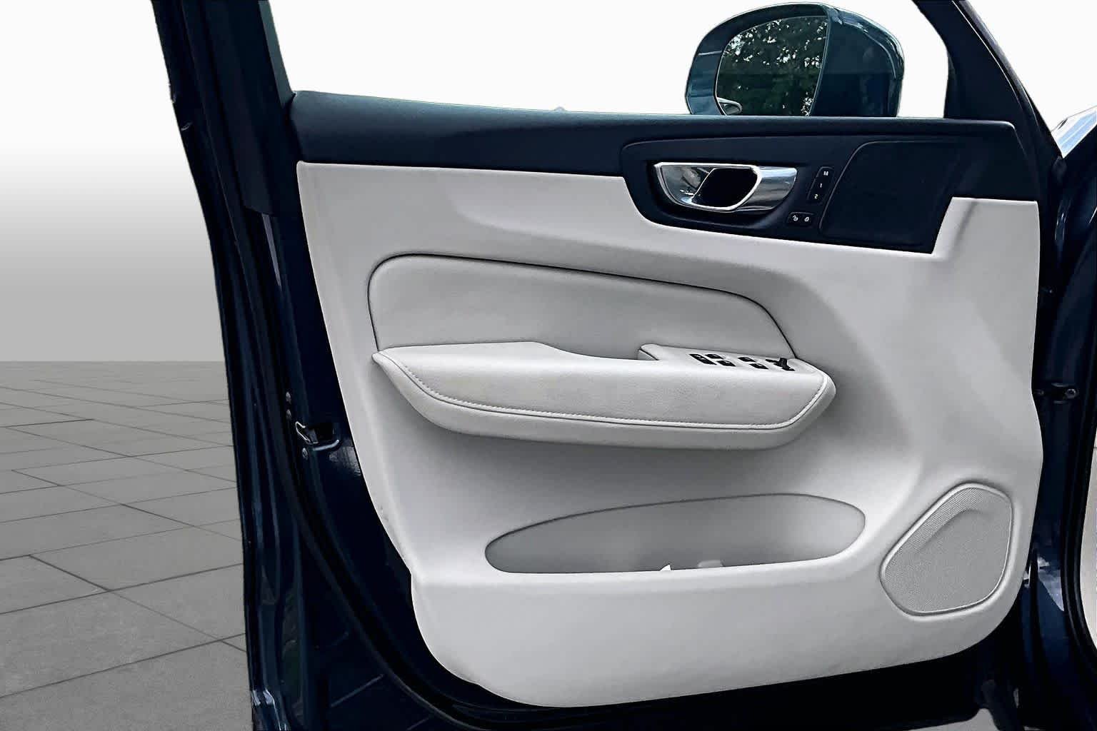 Used 2020  Volvo Inscription image 26