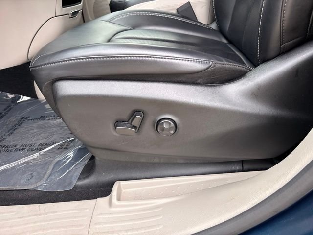 Certified Used 2024 Fathom Blue Pearlcoat Chrysler Select image 12