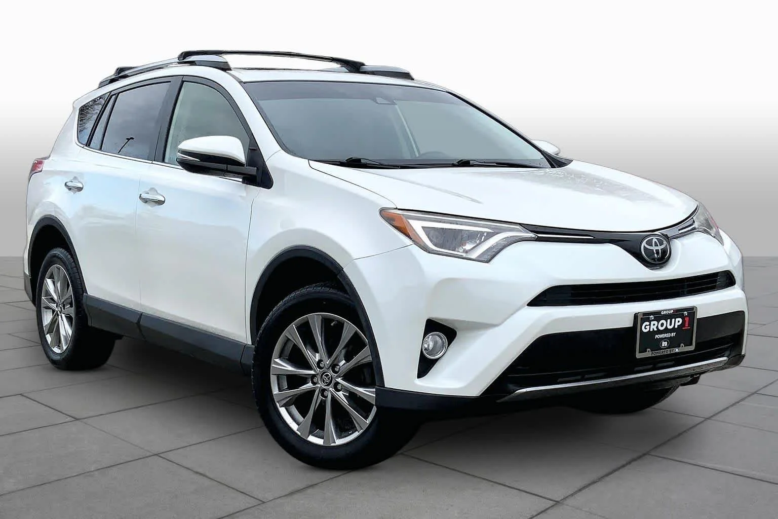Used 2018 Blizzard Pearl Toyota Limited image 3