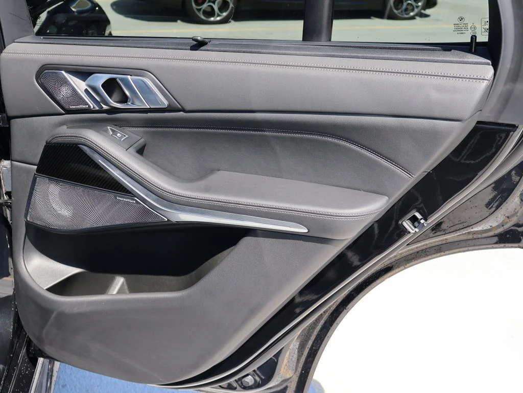 Used 2025 Black BMW M60i image 16