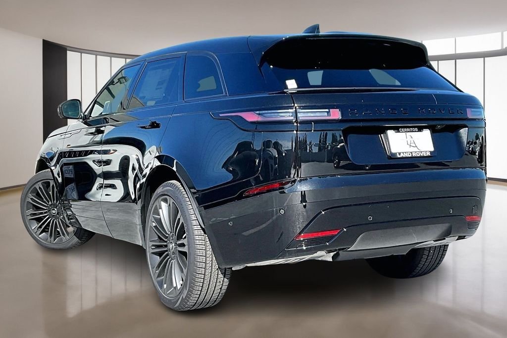 New 2026 SANTORINI BLACK Land Rover Dynamic SE image 3