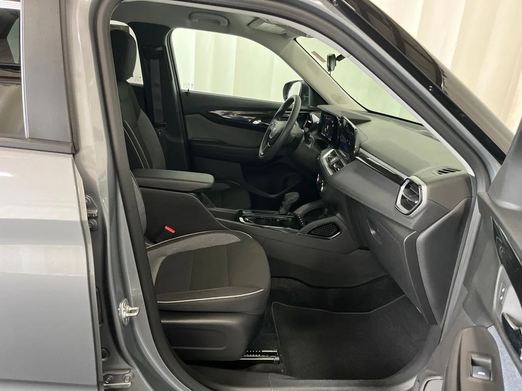 Used 2025 Gray Chevrolet LS image 19