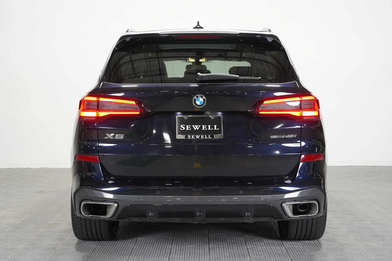 Certified Used 2023 Carbon Black Metallic BMW sDrive40i image 5