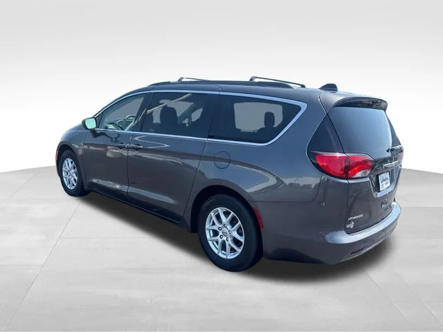 Used 2021 Gray Chrysler LXI image 3