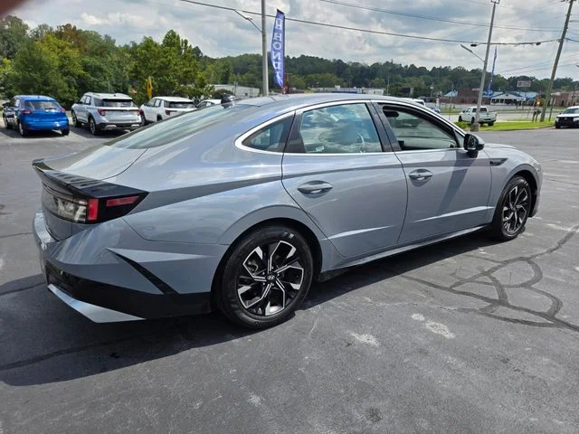 Used 2025 Blue Hyundai SEL image 8