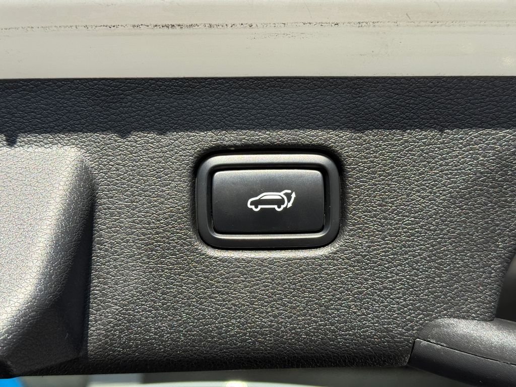 Used 2023 White Kia SX-Prestige image 13