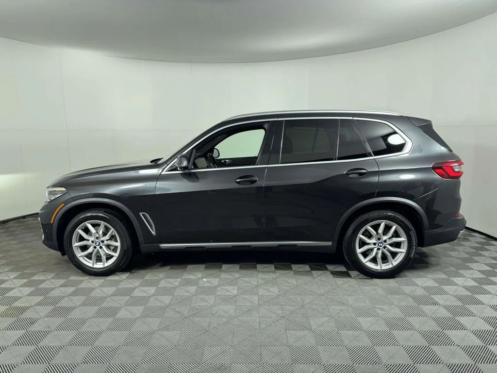Certified Used 2022 Gray BMW xDrive40i image 11