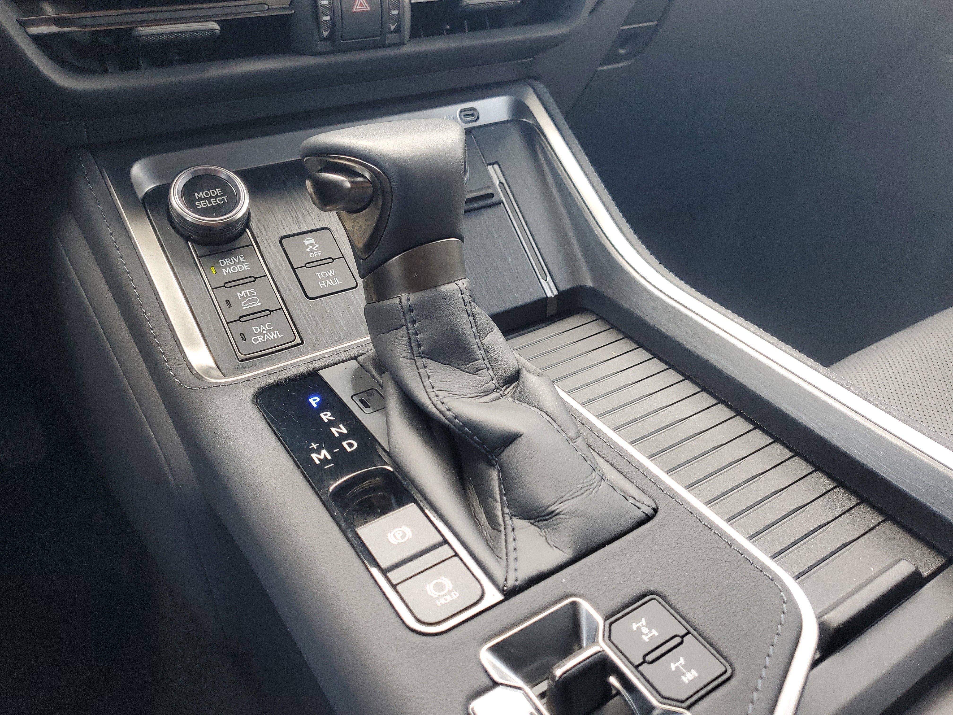 Used 2025 Silver Lexus GX 550 Overtrail+ image 33