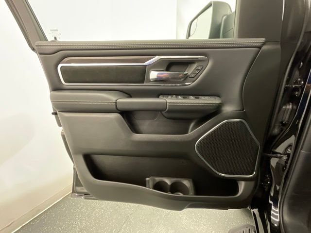 New 2026 Diamond Black Crystal Pearl-Coat Exterior Paint RAM Laramie image 10