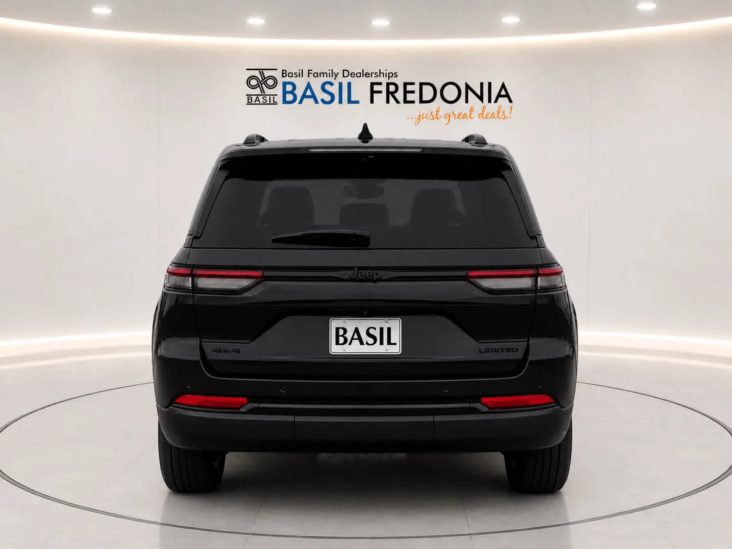 Used 2024 Diamond Black Crystal Pearl Jeep Limited image 9