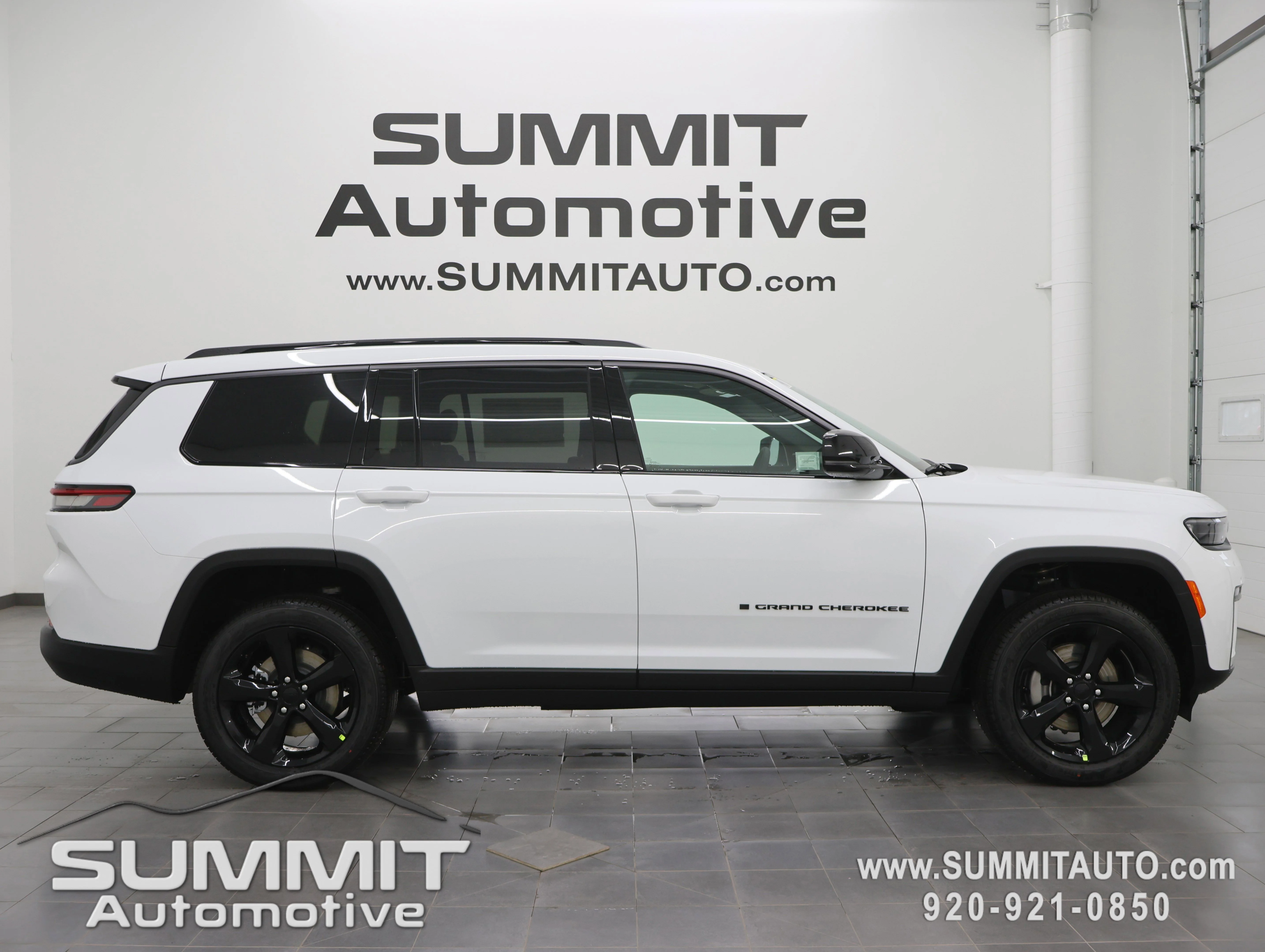 New 2026 Bright White Clear-Coat Exterior Paint Jeep Limited image 1