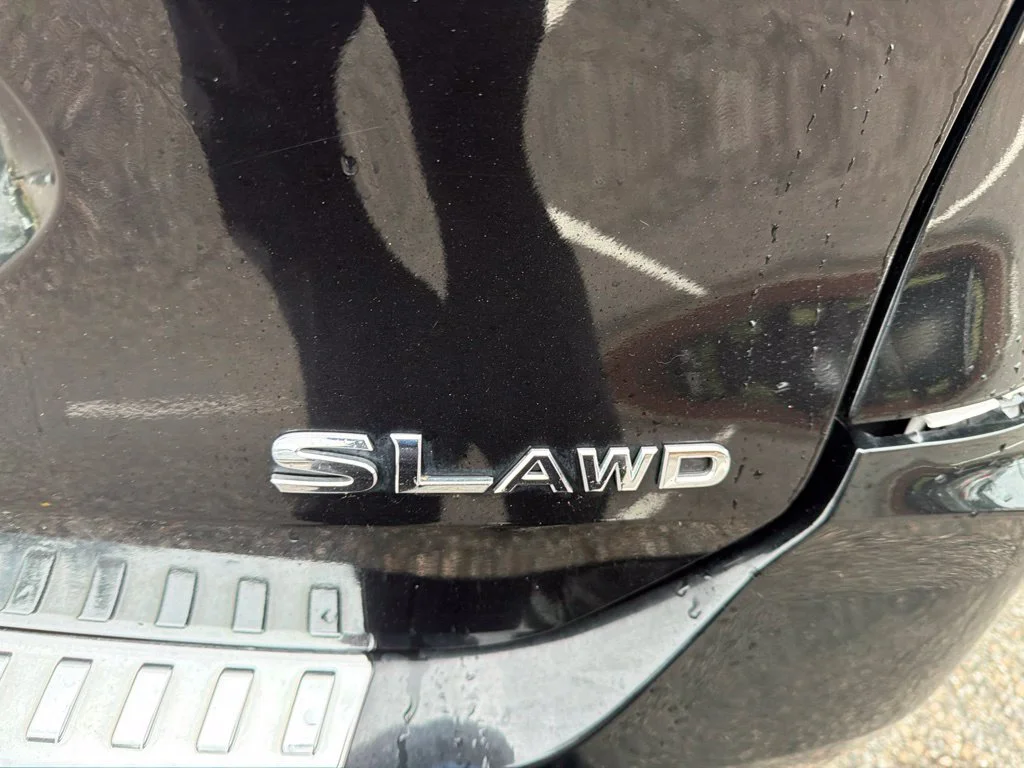 Used 2017 Black Nissan SL image 10