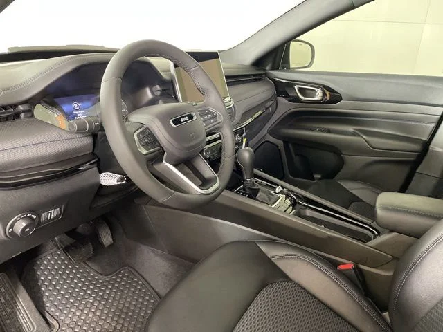 New 2026 Black Jeep Latitude image 21