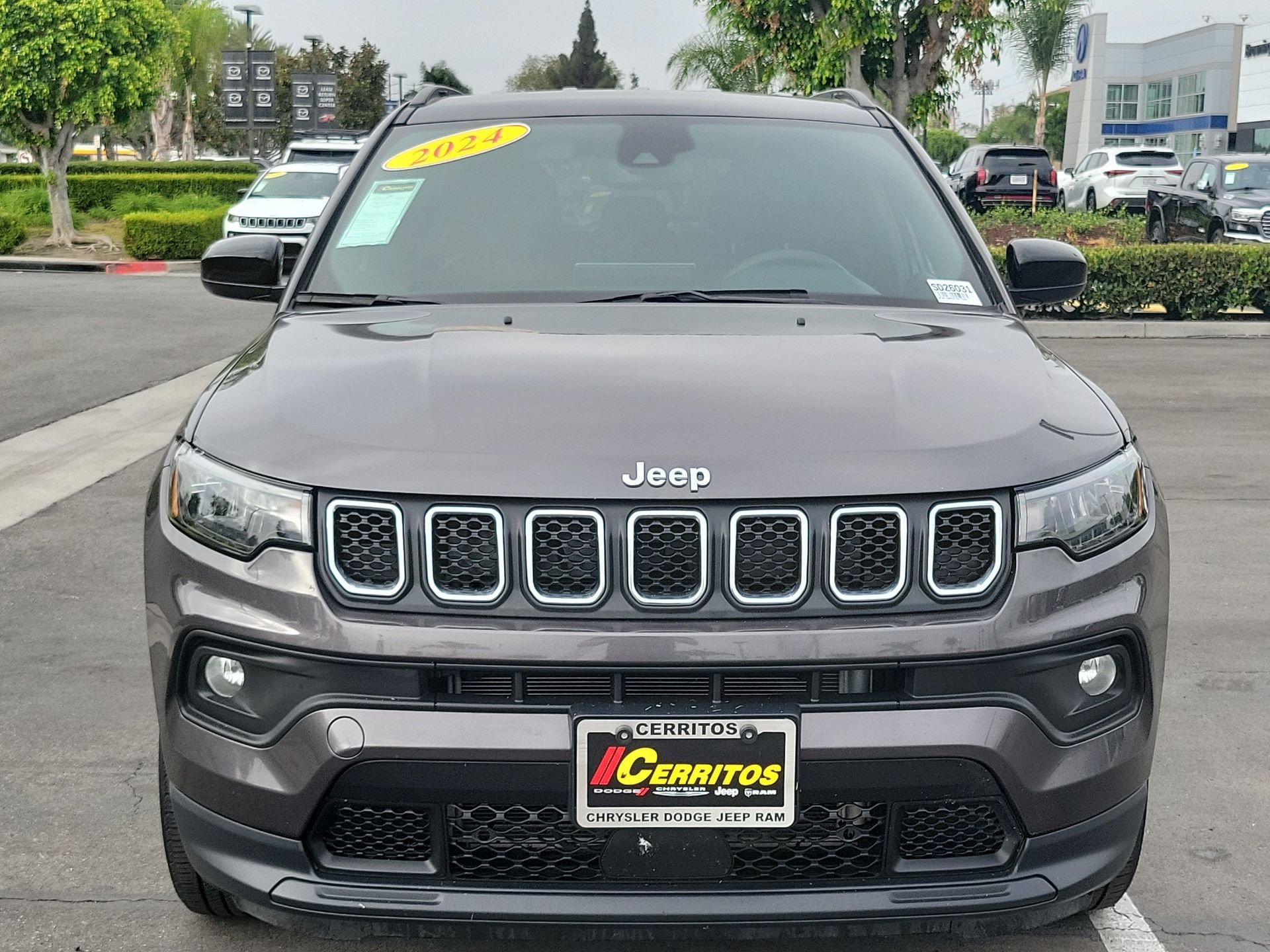 Certified Used 2024  Jeep Latitude image 6