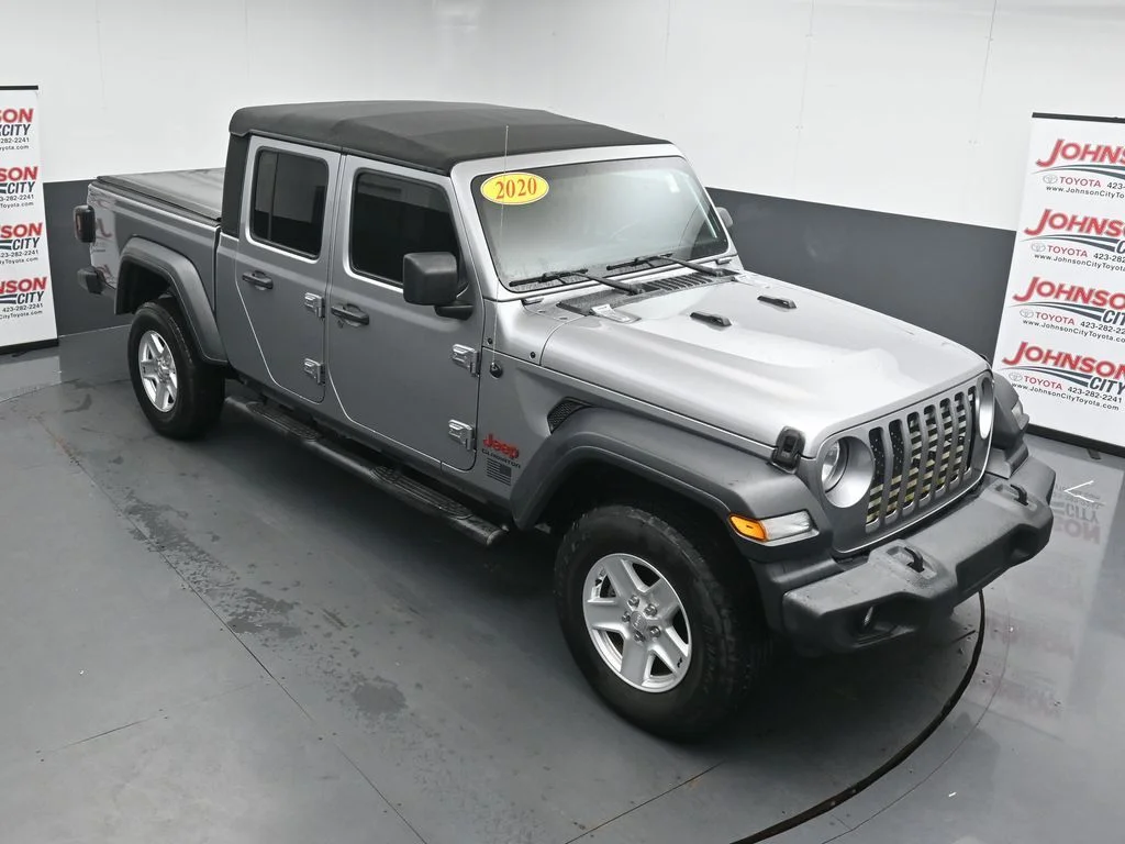 Used 2020 Silver Jeep Sport image 24