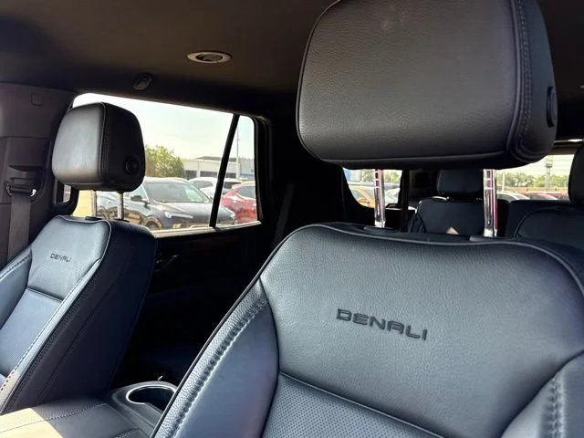 2025 GMC Yukon Denali - Photo 11