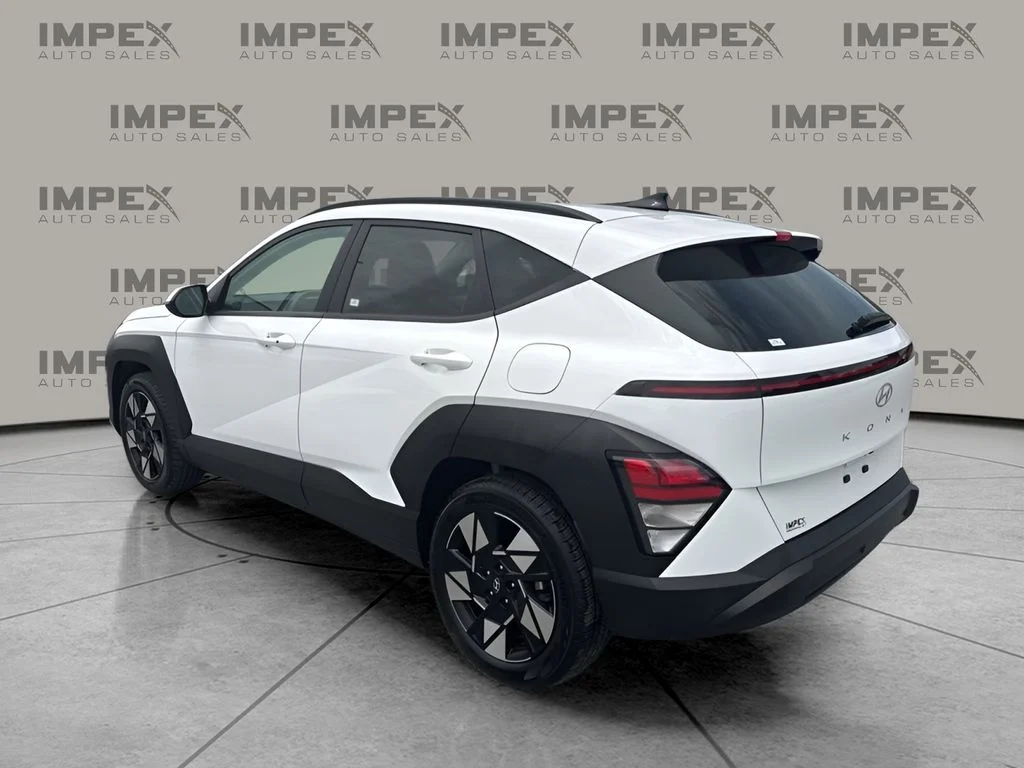 Used 2024 White Hyundai SEL image 3