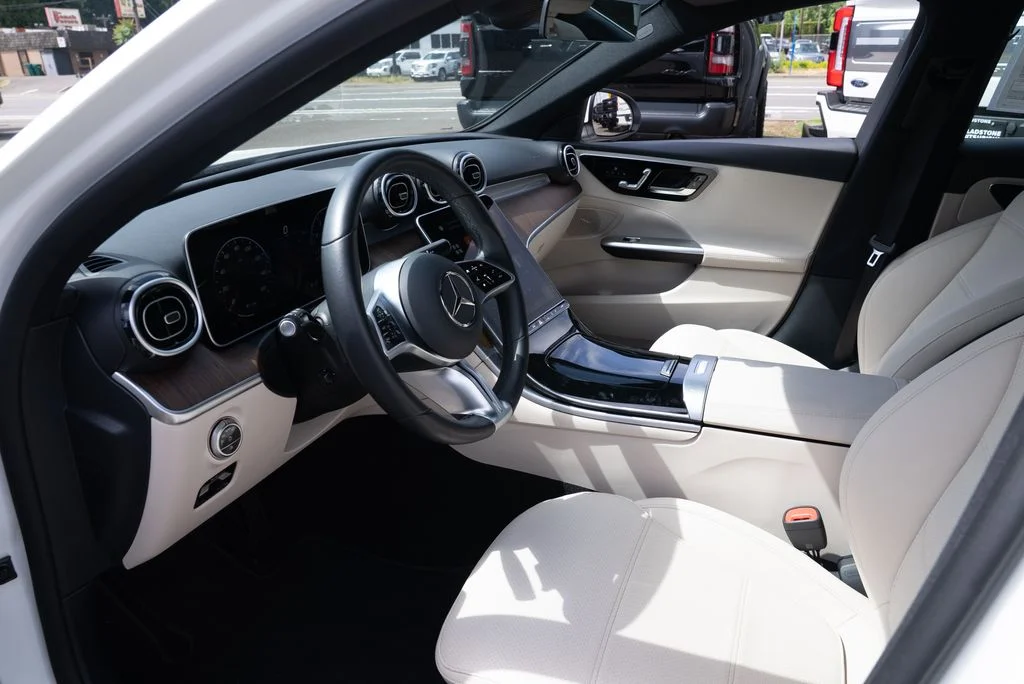 Used 2025  Mercedes-Benz C 300 image 19