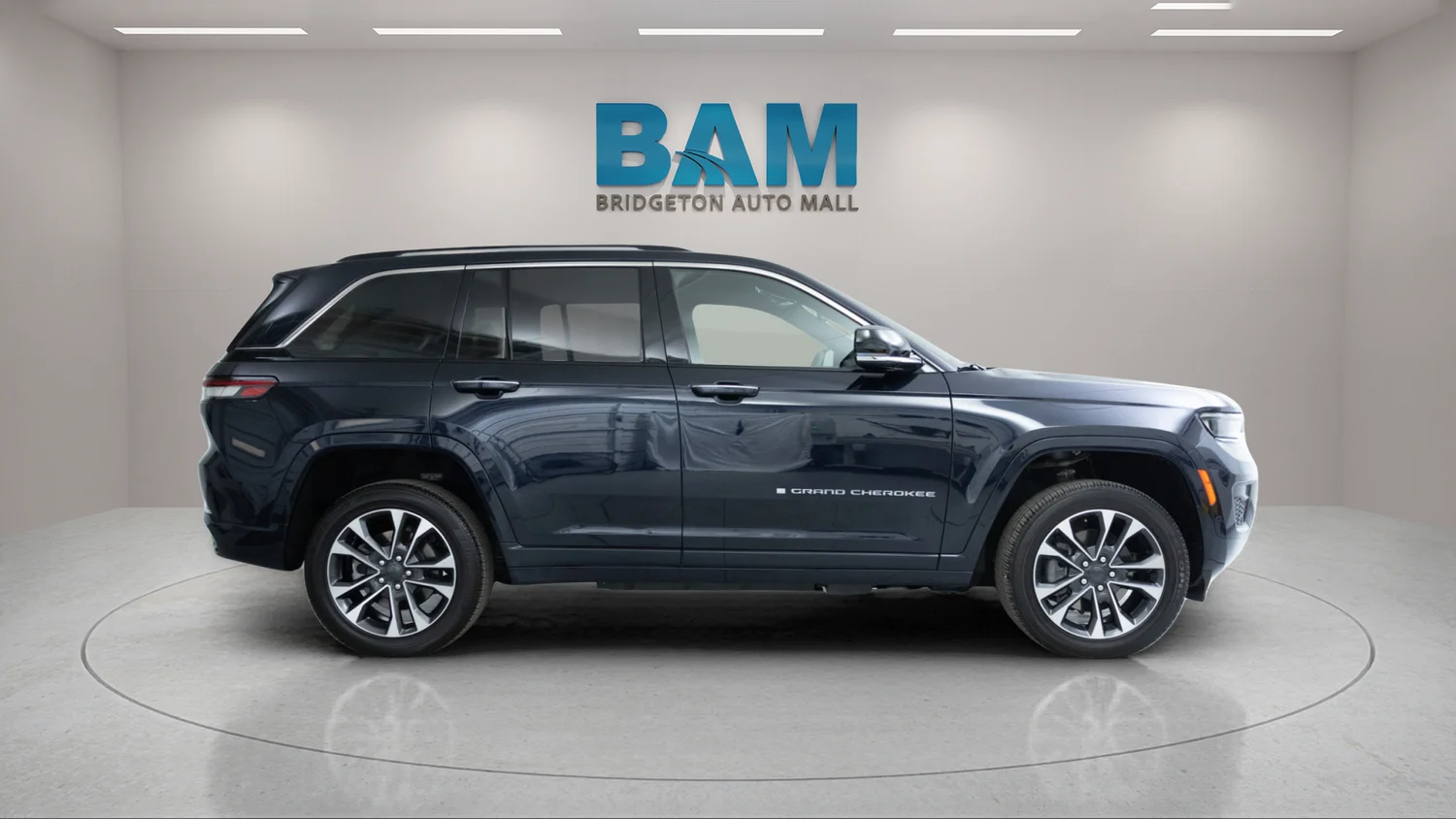 Used 2023 Black Jeep Overland 4xe image 8