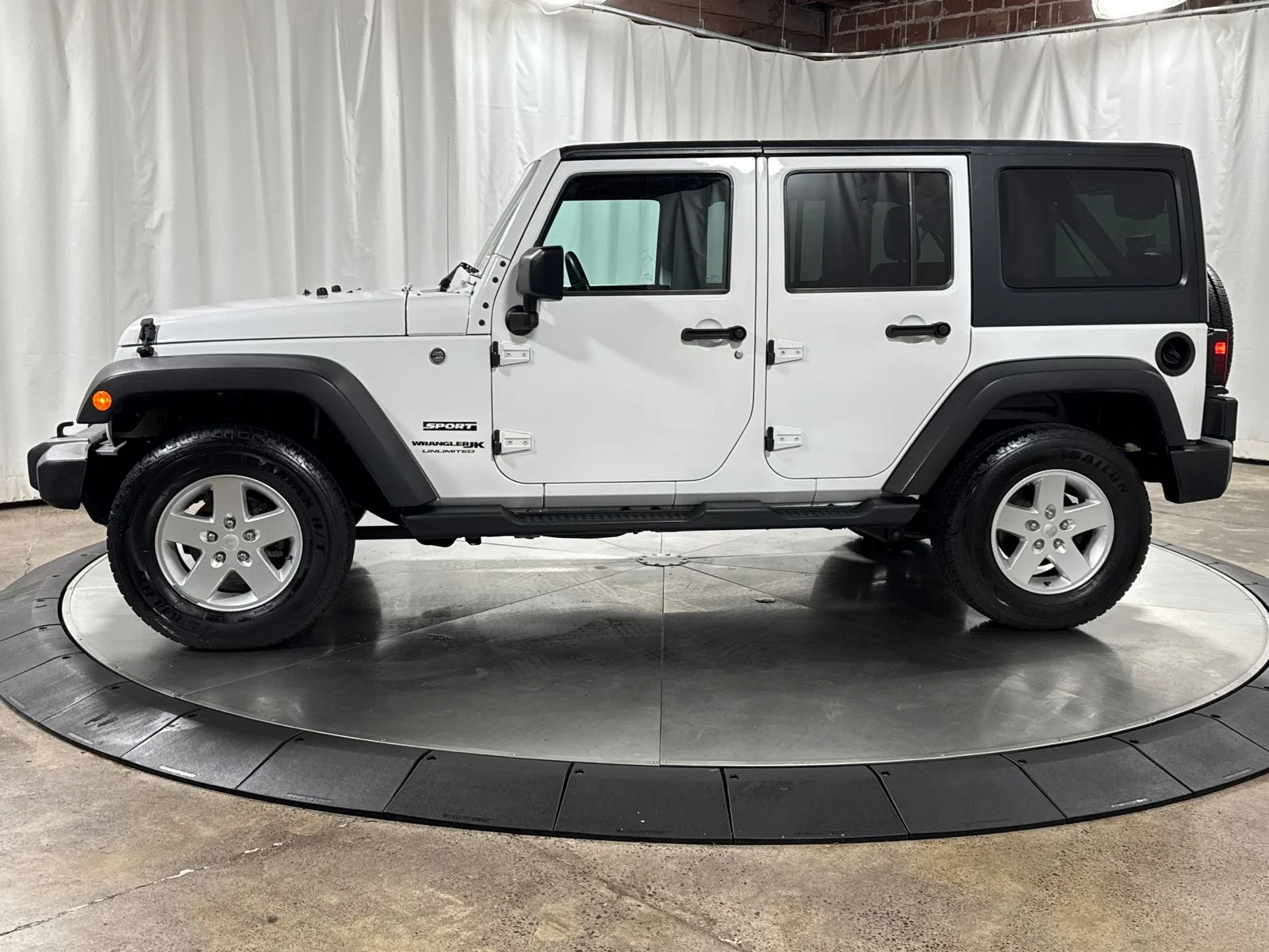 Used 2018 Bright White Clearcoat Jeep Unlimited Sport image 10