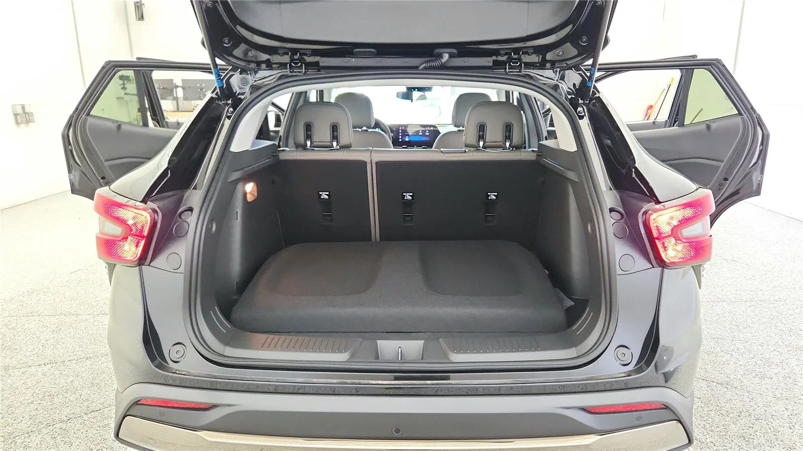 New 2026 Mosaic Black Metallic Chevrolet ACTIV image 37