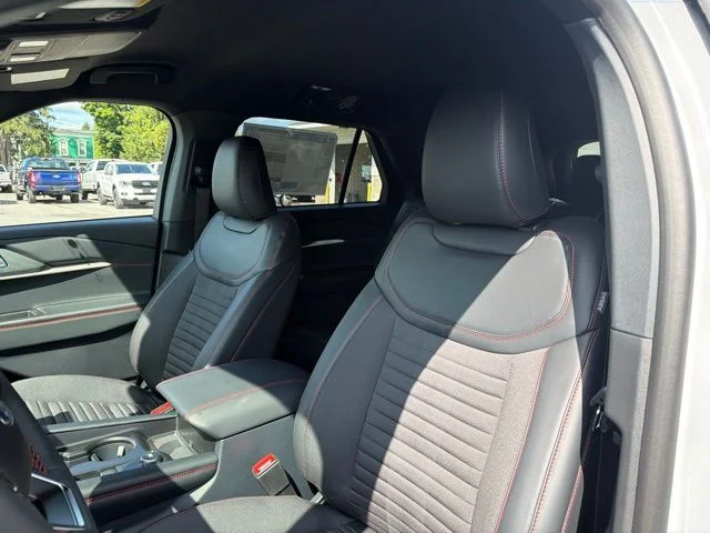 New 2026 Space White Metallic Ford ST-Line image 23