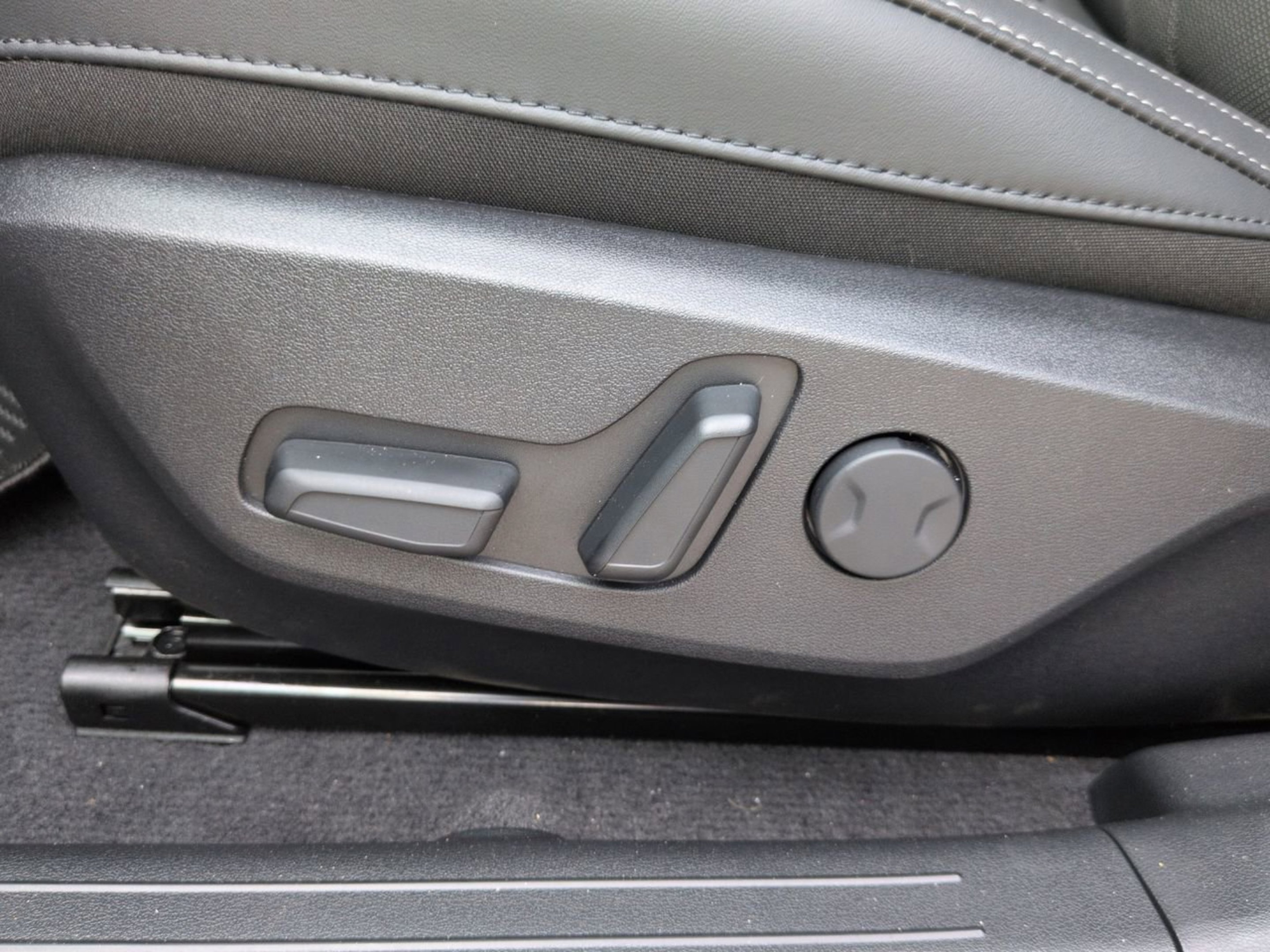 New 2026 Wolf Gray Kia Light Long Range image 15