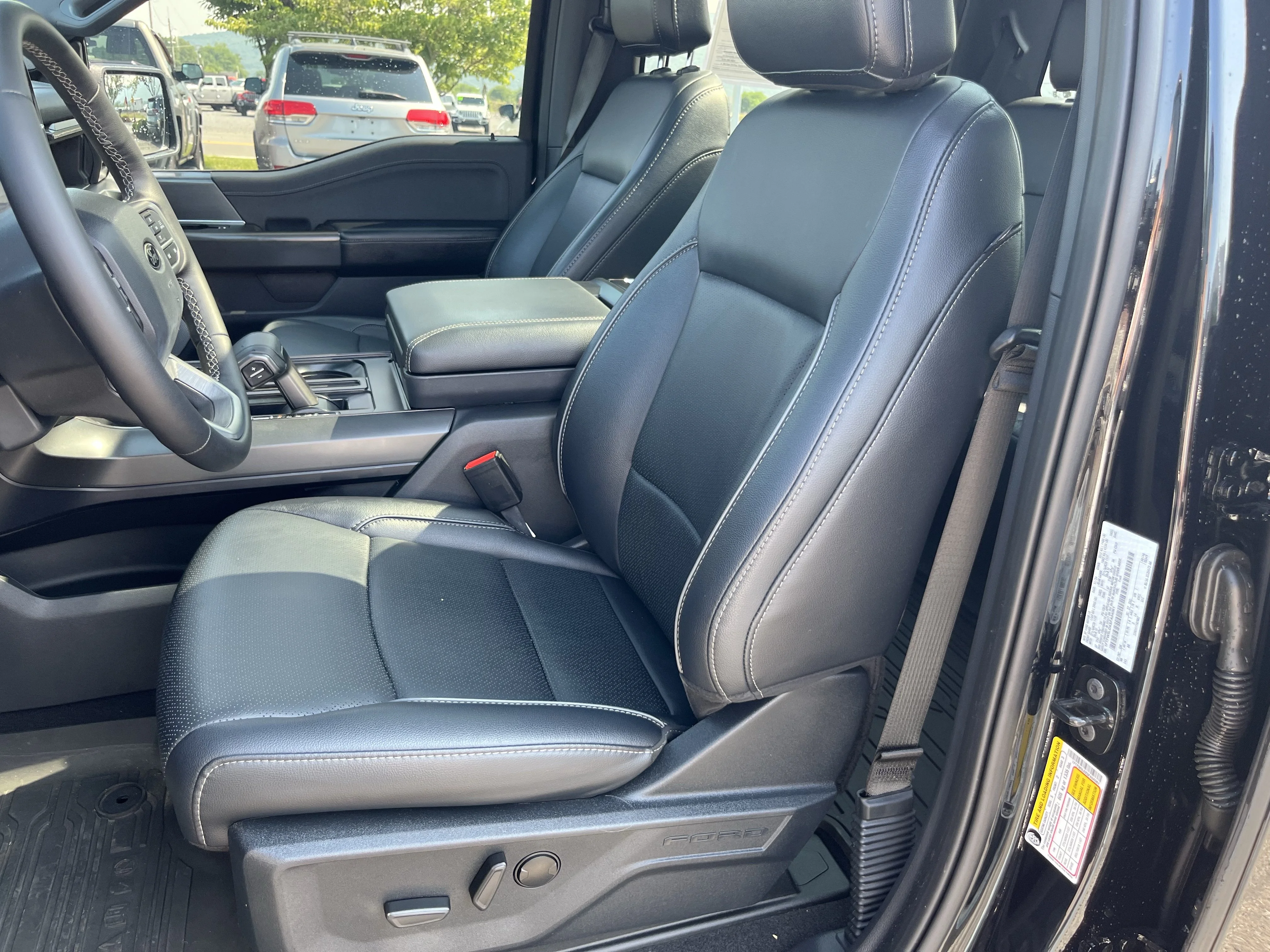 Used 2025 Black Metallic Ford Lariat image 15