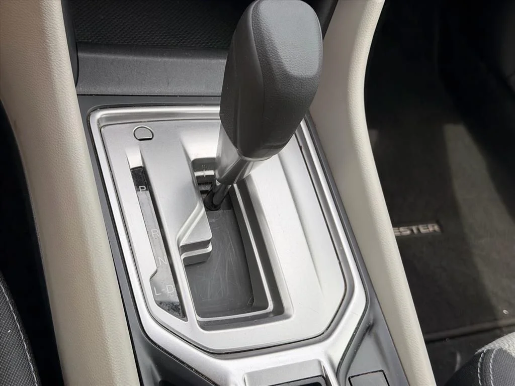 Used 2019 Green Subaru Base image 25