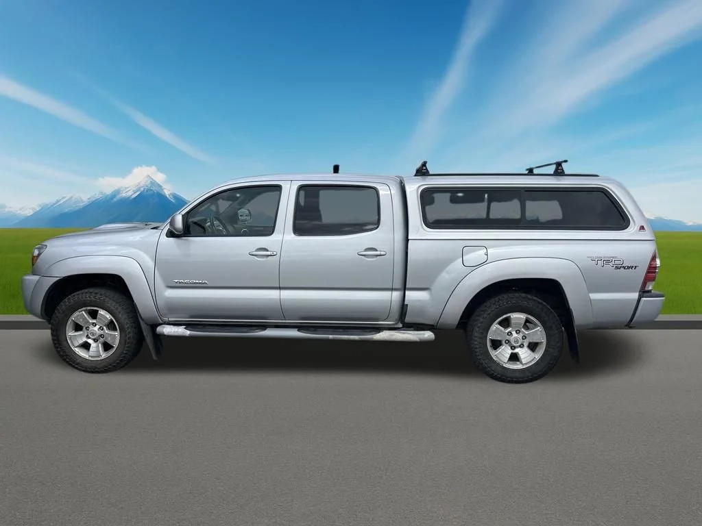 Used 2009 Silver Toyota BASE image 7