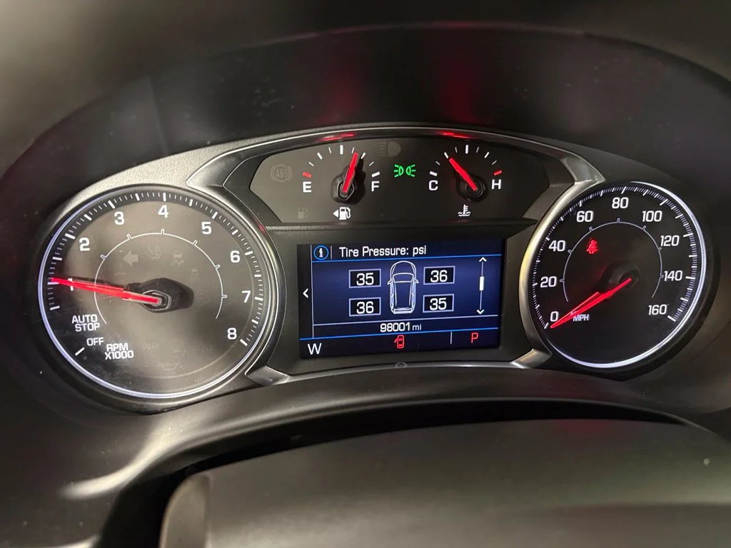 Used 2021 White GMC SLE image 22