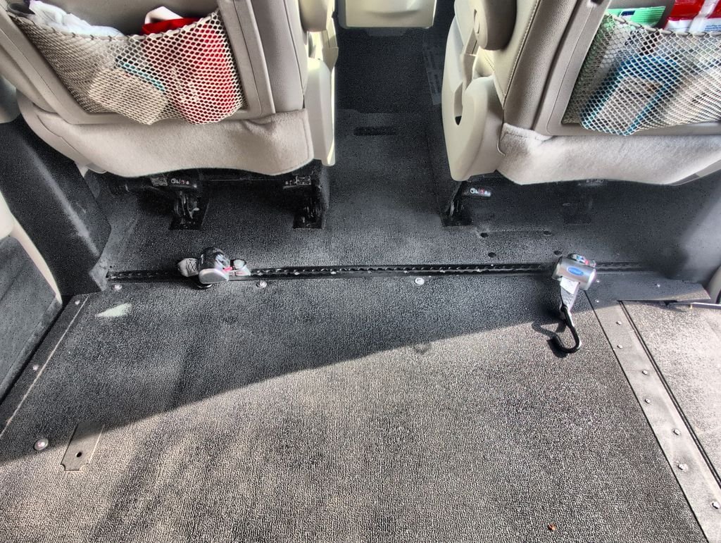 Used 2012 Gray Chrysler Touring-L image 17