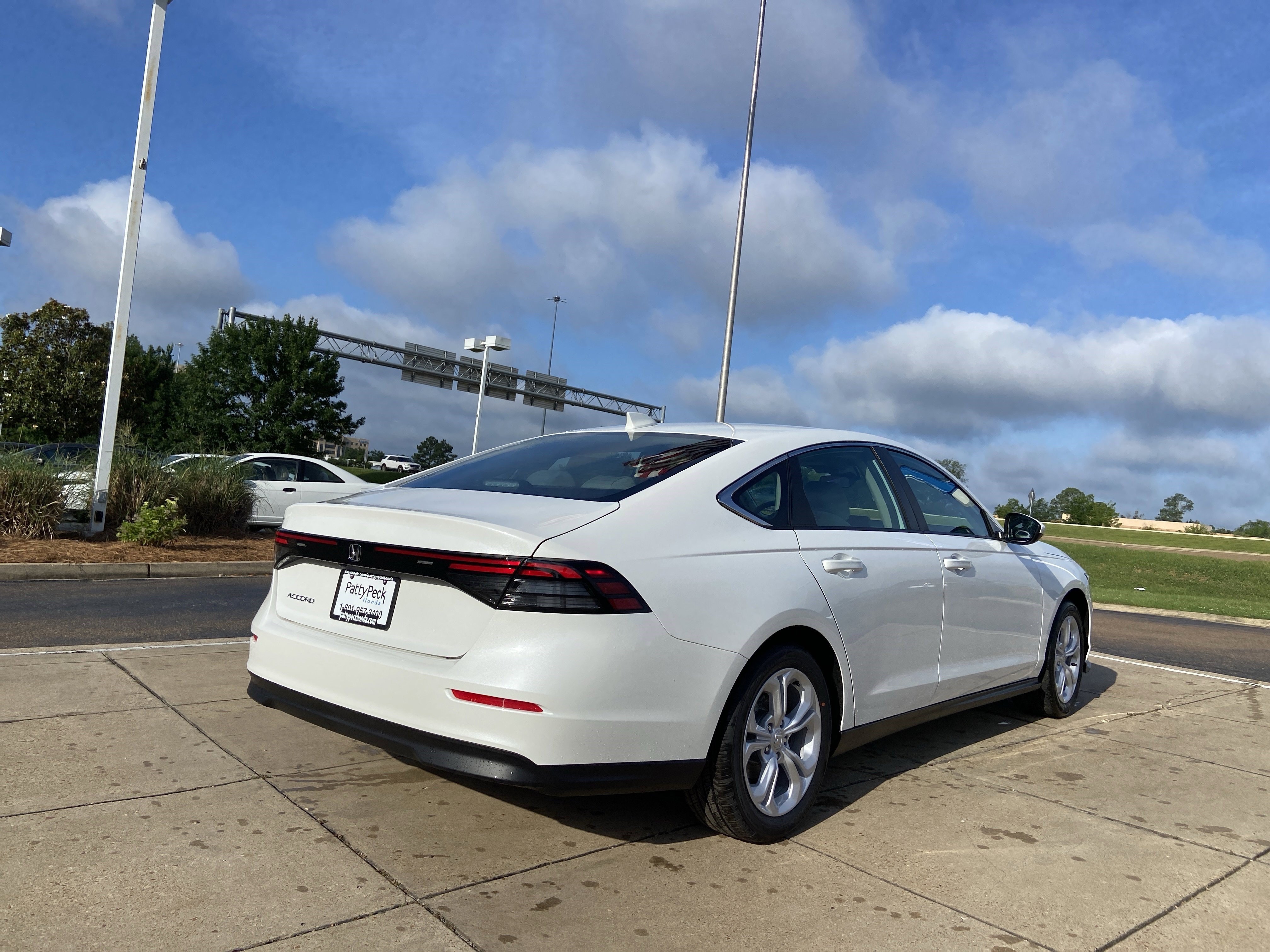 New 2026 Platinum White Pearl Honda LX image 10